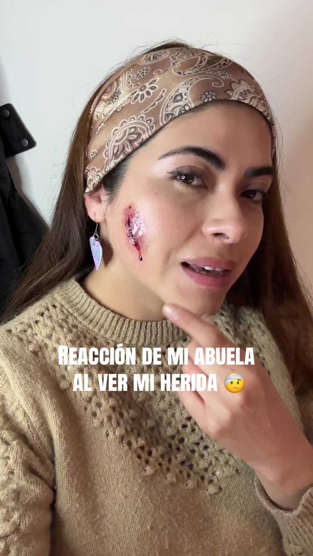 Perdón mami 🥺🤣 #fakeblood #fx #abuela #pranks #heridafalsa