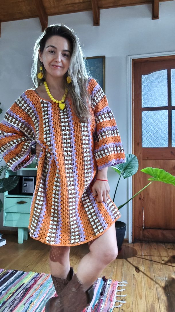 Otro tejido terminado, el vestido de la Taylor es mi primer vestido a crochet, me demore mucho xq unir colores es lento, y entre mi dispersión me equivoqué varias veces en la secuencia, asi que tenía 
