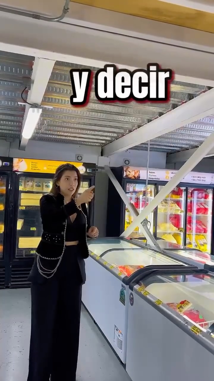 Nuestras promos se graban con actitud… aunque a veces primero haya que entender dónde pararse 😂🎬

Porque detrás de cada toma siempre hay risas, improvisación y un gran equipo haciendo que todo salga