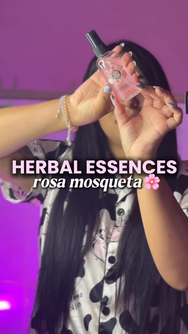 ✨ “Si hay algo que amo de la línea de rosa mosqueta de Herbal Essences es la suavidad que deja en mi cabello. Desde el shampoo hasta el perfume capilar, cada paso deja mi pelo más ligero, manejable y 